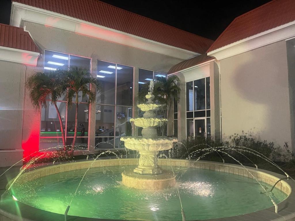 Quality Inn & Suites Conference Center New Port Richey Bagian luar foto