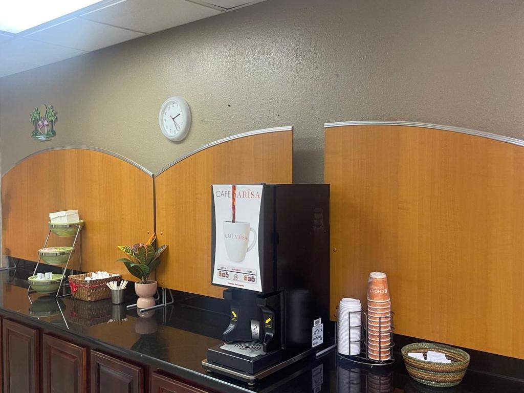 Quality Inn & Suites Conference Center New Port Richey Bagian luar foto