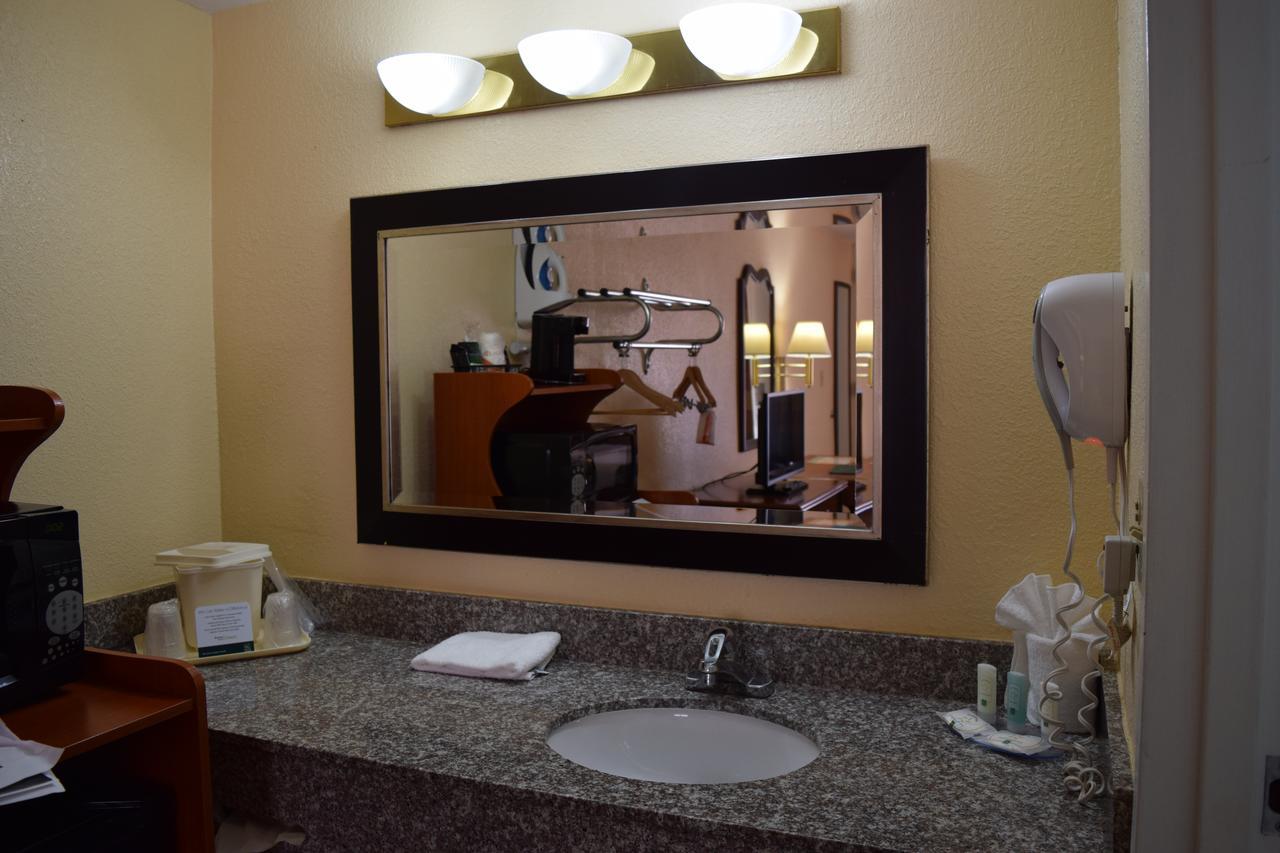 Quality Inn & Suites Conference Center New Port Richey Ruang foto